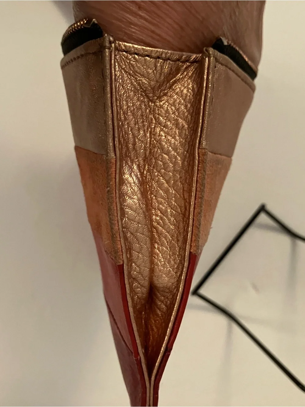 Fossil compact wristlet